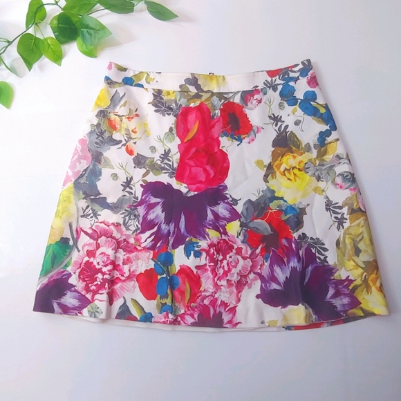 Alice + Olivia Floral Print Mini Skirt Size 4 - Picture 2 of 8